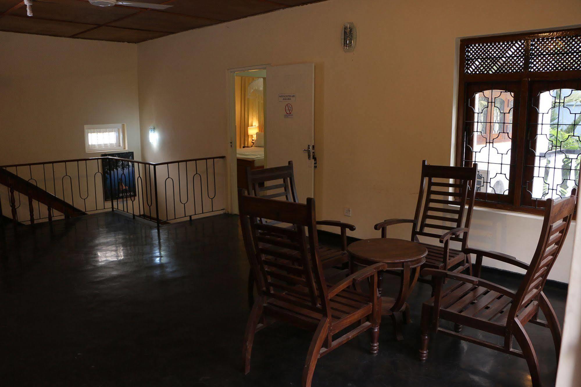French Garden Tourist Rest Hotel Anuradhapura Bagian luar foto